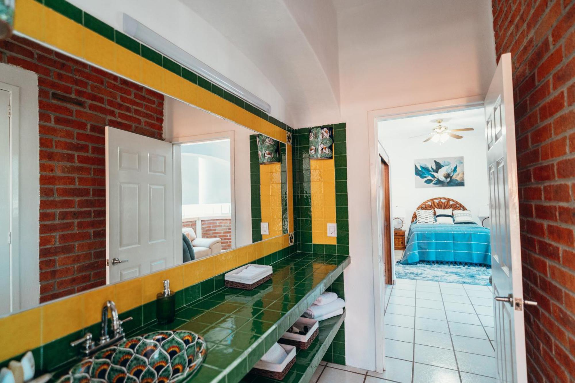 Boutique Hotel & Suites Hacienda Lord Twigg Пуерто Валярта Екстериор снимка